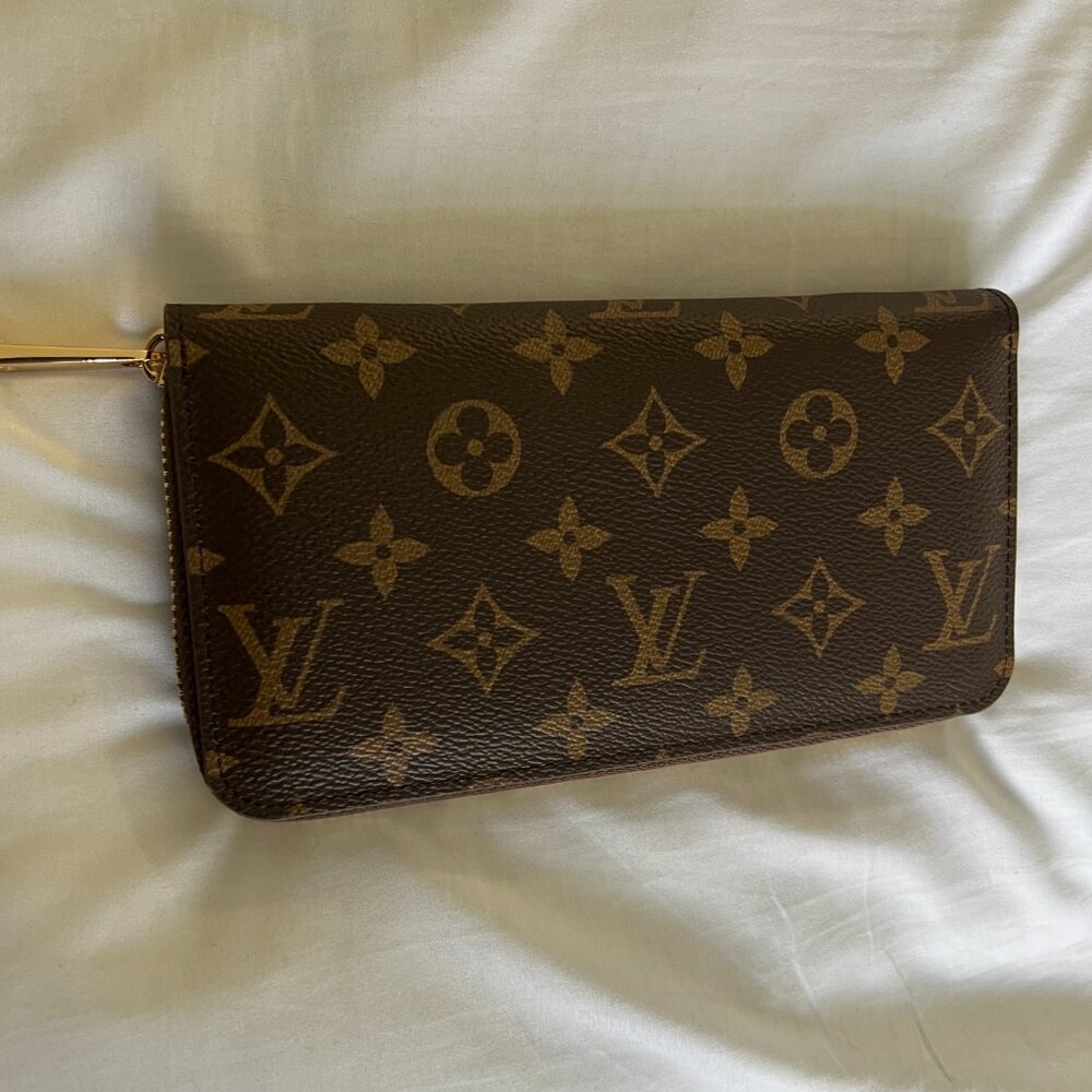 Louis Vuitton Zippy Wallet